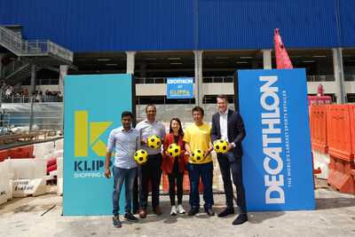 From left to right: Anthony Thanasegaram – Commercial Manager at Klippa Shopping Centre, Atul Gupta – Head of Business Development of Decathlon Malaysia, Jiao Li – Chief Executive Officer of Decathlon Malaysia, Takeshi Murai – Store Manager at IKEA Batu Kawan, Arnoud Bakker – Commercial Director at Ikano Centres.